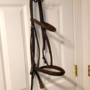 Leather raised fancy stitch bridle